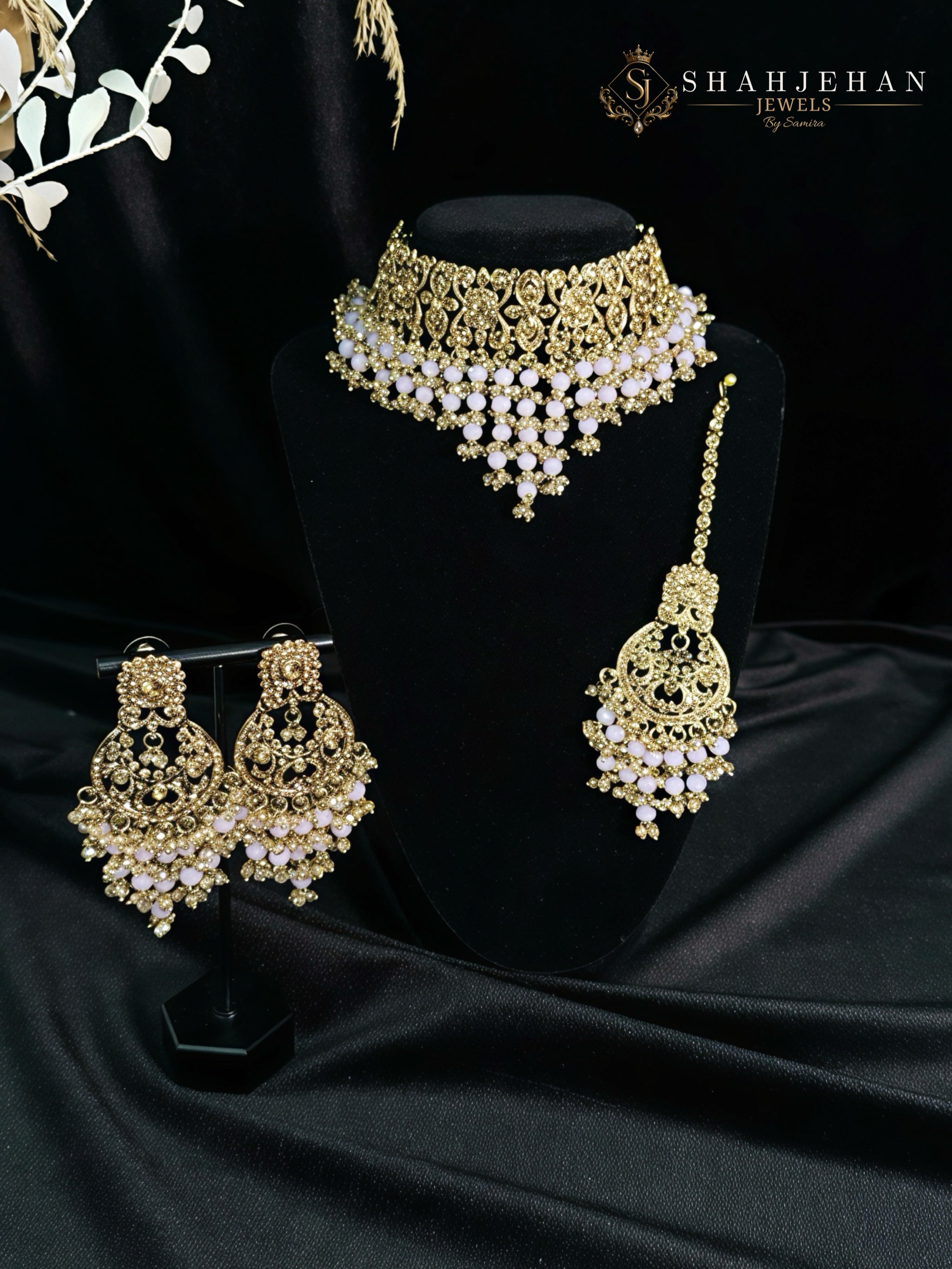 Zareen – The Golden Grace Choker Set